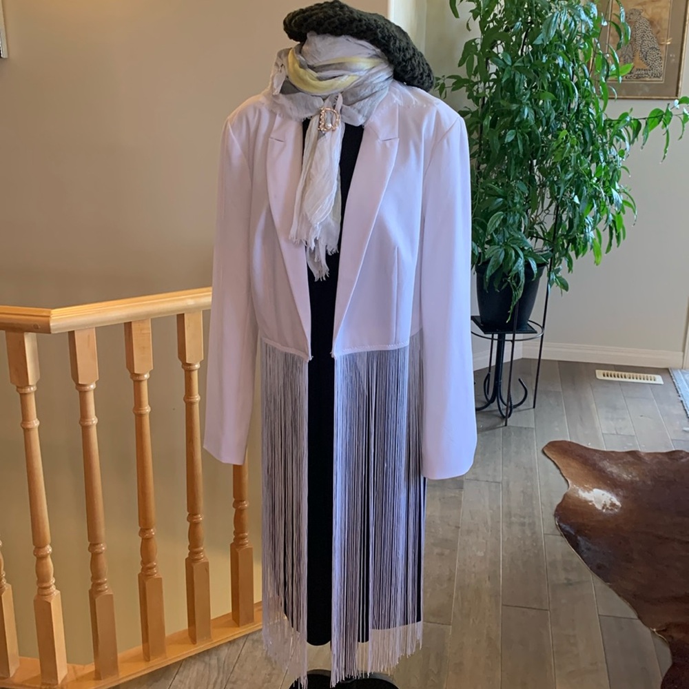 ✨Venus Fringe White Blazer SZ 12
